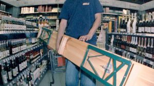 Sie benötigen Bierzeltgarnituren? Bänke, Tische, Stehtische und anderes Partyzubehör? Wir beraten Sie gerne und helfen Ihnen bei der Planung mit unserem Verleih!