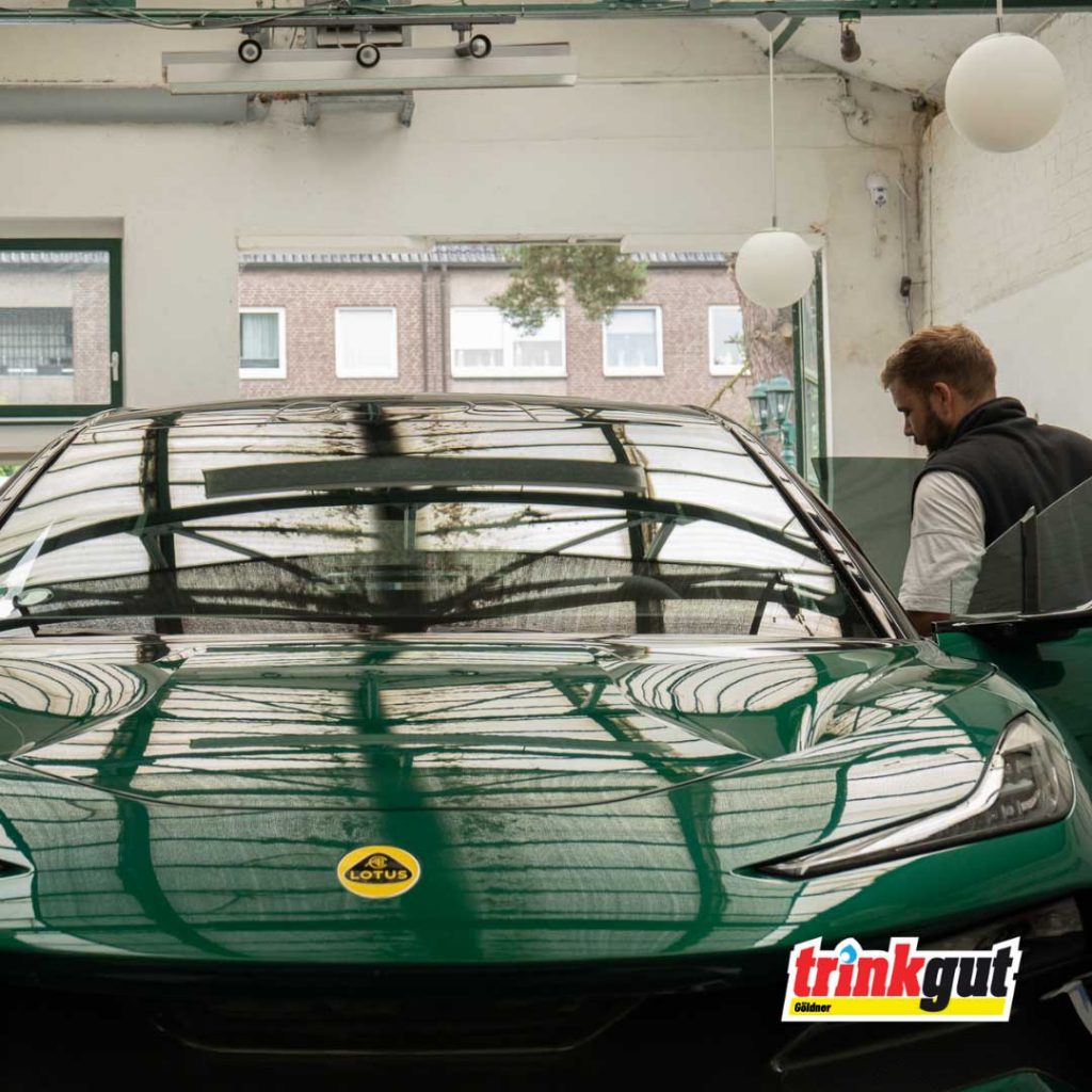 Pottglanz lässt deinen Schlitten erstrahlen, unser erster Gewinn hinter dem Türchen lässt uns vor Freude strahlen. Jetzt bei Trinkgut-Göldner.